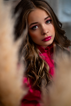 Линуся / модель Ангелина Табакова
макияж Мария Смирнова
причёска Марина Быстрова