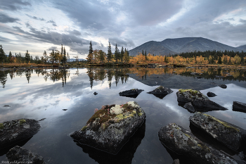 "Полигональные озера" / Полигональные озера очень живописны и легкодоступны, поэтому пользуются большой популярностью у фотографов. Это сеть небольших мелководных озер, перетекающих одно в другое. Находятся в центрально части Хибинских гор