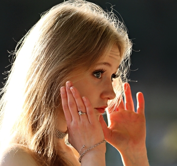 Портрет прохожей / ***