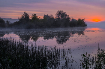 Осеннее утро. / Рассвет на озере Сосновое.