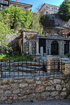 Охридский ла... иум / Следы пребывания римлян остались во многих местах города и охраняются как памятники.