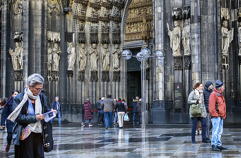 У собора / Случайный кадр