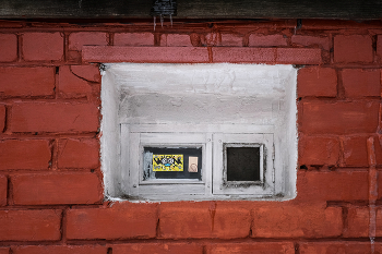 Окно... / Маленький кусочек города...