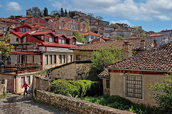 Старый Охрид / Старину украшают удачно вписанные в общий комплекс современные застройки.