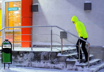 В аптеку... / Городские зарисовки...