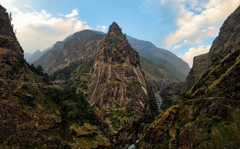 Над Марсианди / Непал, Гималаи. Ущелье реки Марсианди
