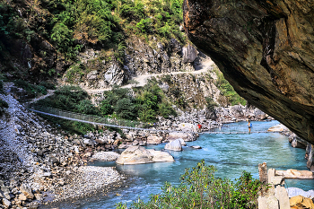 "Мостик" / Непал, Гималаи. Река Марсианди