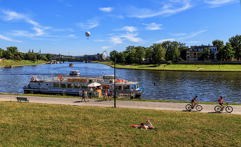 Летний день у реки / Польша, Краков, Висла