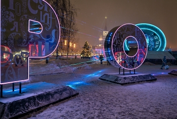 У главного входа на ВДНХ / ВДНХ