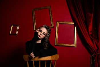 Красная стена / модель Ангелина Табакова
макияж Мария Смирнова
причёска Марина Быстрова
локация фотостудия «Inspiration»