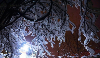 Зима ночью / Освещение фонарём