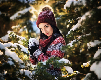 Портрет девушки в зимнем лесу. / ***