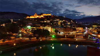 Крепость Нарикала и старый Тбилиси осенним вечером. / Немного саперави очень полезно для здоровья...