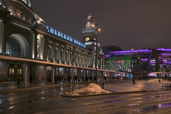 Возле Киевского вокзала / Москва