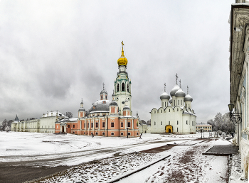 Вологодский кремль... / Вологодский кремль (Архиерейский двор) – это один из красивейших ансамблей не только Вологодской земли, но и всей России.