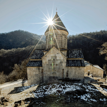 Божественный свет / Монастырь Агарцин, Армения.