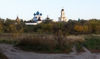 Осенний сюжет из Серпухова / Высоцкий монастырь. Осенний вечер.