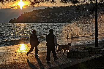 Приобщение к прекрасному / Из прогулок по набережной Охрида во время шторма