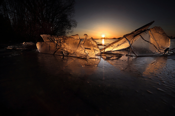 мозаика марта / на озере тает лёд, торосы принимают причудливые формы