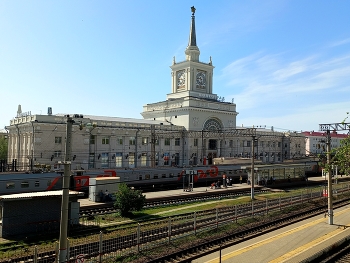 Железнодорожный вокзал в Волгограде / ***