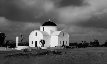 Saint Nicholas Church / Самая южная точка Кипра. Греческая православная церковь. Открыта круглосуточно. Соединяет в себе греческие, византийские и кипрские черты.