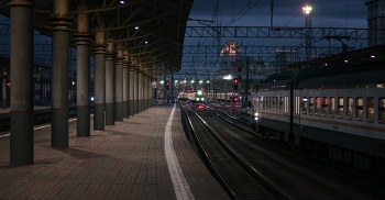 Поезд прибывает на 6-й путь / Москва, Киевский вокзал