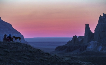 Синий час / Синий час после заката в Долине замков, Казахстан, полуостров Мангистау.
