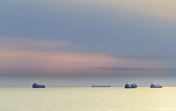 Весенним вечером / У моря