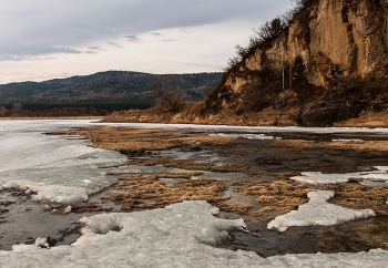 По весеннему. / Берег реки. Красноярский край.