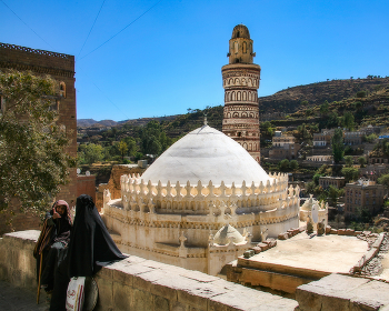 Правоверные / Пятничная мечеть или Большая мечеть или Мечеть Арвы (иногда Большая мечеть Арвы) или мечеть Хуррат-уль-Малика — мечеть в городе Джибла в Йемене