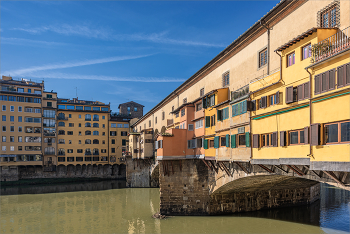 Мост Понте Веккьо во Флоренции / Мост построен в самом узком месте реки Арно. Воздвигнутый на этом месте еще во времена Римской империи мост неоднократно перестраивался . В том виде , который мы видим в настоящее время, существует с XIV века.