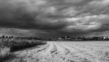 Поселковый ландшафт / Грозовой фронт
