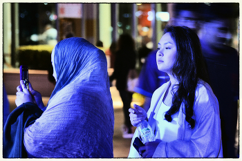 Тонкости... / Люди на набережной Марины, Дубай.