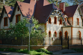 Виллы курорта Раушен (сейчас г. Светлогорск)-Rudzick / Вилла Рудцик (нем. Villa Rudzick) построена в Раушене в начале XX века и представляла собой небольшую гостиницу, в которой сдавались благоустроенные комнаты для отдыхающих.
В послевоенные годы в здании проживало несколько семей. В 2000-х годах бывшая вилла Рудцик выкуплена частным лицом и отреставрирована.