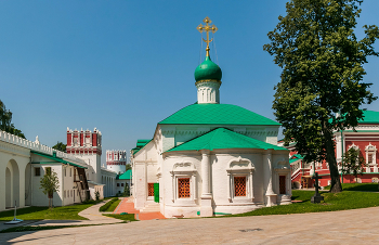 Церковь Амвросия, епископа Медиоланского, в Новодевичьем монастыре. / ***