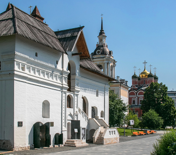 Старый Английский двор на Варварке. / ***