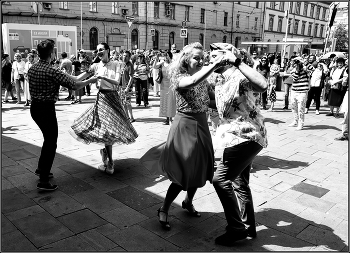 ..... Городские танцы ..... / уличный кадр
