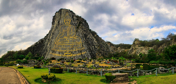 Золотой Будда / Таиланд. Изображение Будды на 300-метровой скале выполненное (по словам гида) золотом