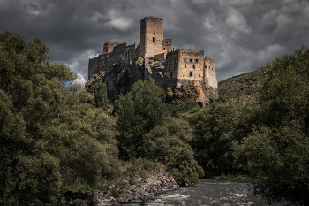 Old Khertvisi Fortress / Одна из наиболее сохранившихся грузинских крепостей из средних веков