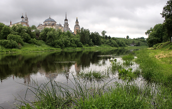 По реке Тверца... / Провинциальный городок Торжок...