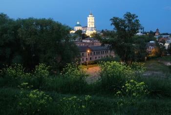 Июньские сумерки в старом городе С. / Вечерний сюжет из Серпухова.