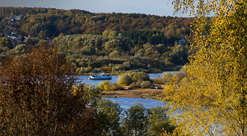 Таруса. Начало осени / Особое атмосферное место - любимая Таруса, начало осени 2021. Виден &quot;знаменитый ТОТ берег&quot; 
Tarussa, Kaluga region. Sunny Autumn