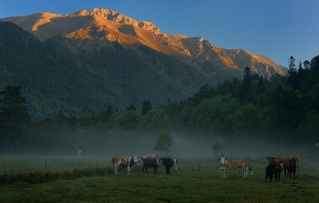 Рассвет в горах / Аксаут