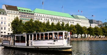 Alster Hamburg / Пароход &quot; St. Georg&quot; построен в 1876 году в Гамбурге на верфи &quot;Reiherstieg&quot; и назывался Фалькон, позже Галатея. В 1936 году стал &quot;St.Georg&quot;. Совершает экскурсии по озеру Альстер.
https://www.youtube.com/watch?v=rfwK750jMcs
https://www.youtube.com/watch?v=TnXFDn_CKpQ&amp;t=58s
https://www.youtube.com/watch?v=DD2vRerRjUA&amp;t=33s
https://www.youtube.com/watch?v=0XfY0R_PXYA&amp;t=29s
https://www.youtube.com/watch?v=rC5fOQuG-qg&amp;t=20s