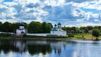 Монастырь в Пскове / Псков, река Великая, Мирожский монастырь, Спасо-Преображенский собор и Церковь Архидиакона Стефана