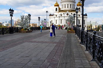 На Патриаршем мосту / На Патриаршем мосту в Москве. Апрель 2023.