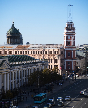 Невский проспект с высоты / Санкт Петербург, октябрь 2024. Съемка с балкона одного из высоких зданий в старой части проспекта


Saint-Peterburg 2024. Nevsky prospect from a high balcony