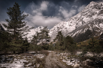 First Breath Of Winter In Becho Valley / Первое дыхание зимы в долине Бечо