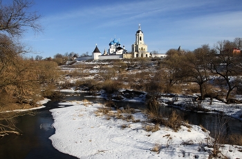 В окрестностях Серпухова / Сюжет у Высоцкого монастыря. Февраль 2015 год.