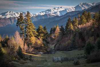 October In Svaneti / За перевалом Ughviri еще октябрьская осень, а чуть выше уже зима